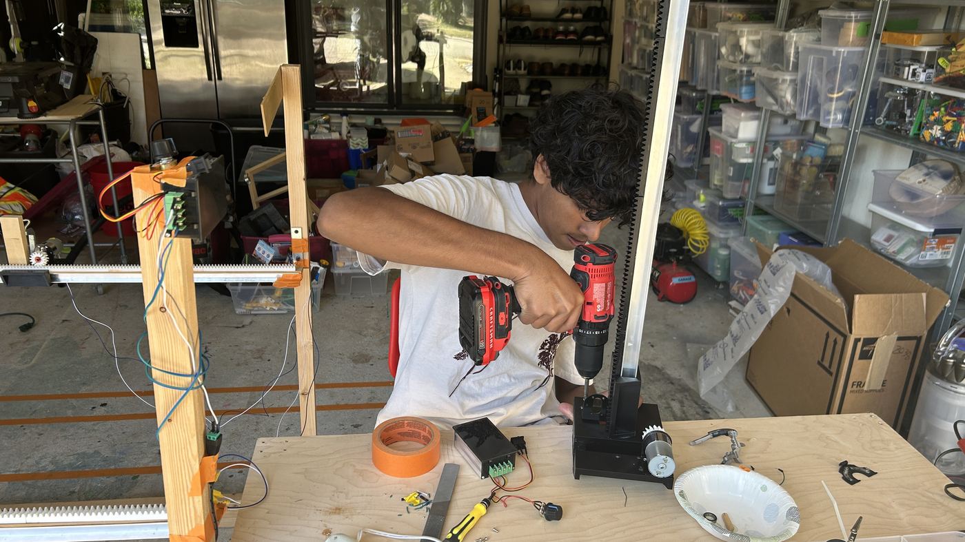 Vivaan: Trailblazers DI "Breaking Point" (2024-25 Season) Vivaan of Trailblazers DI: the taxi-to-limousine transformation and technical builds, "Breaking Point" Technical Challenge (2024-25 Season), photo 5 of 14
