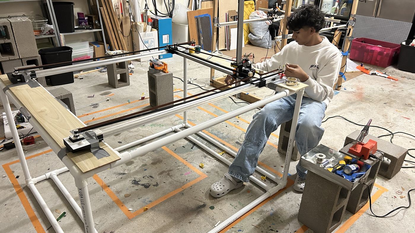 Vivaan: Trailblazers DI "Breaking Point" (2024-25 Season) Vivaan of Trailblazers DI: the taxi-to-limousine transformation and technical builds, "Breaking Point" Technical Challenge (2024-25 Season), photo 7 of 14
