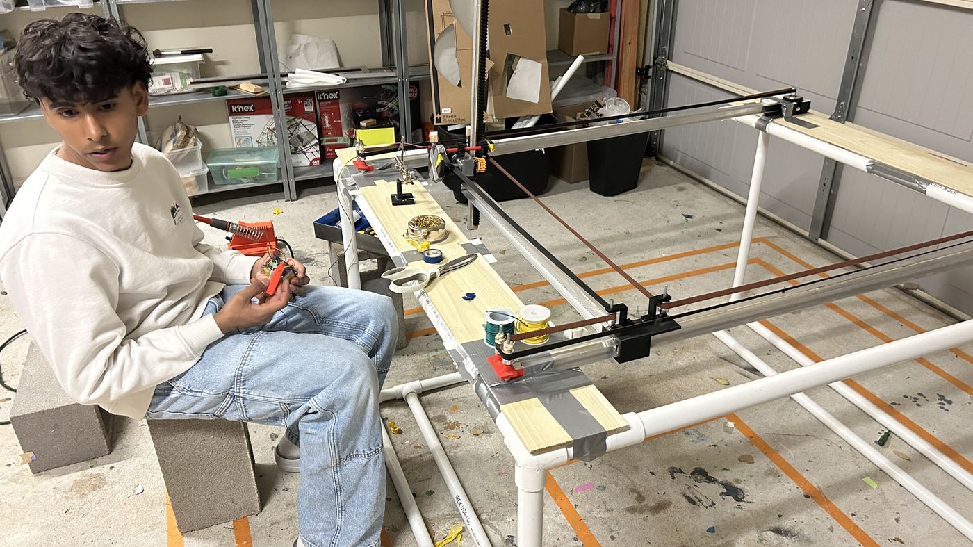 Vivaan: Trailblazers DI "Breaking Point" (2024-25 Season) Vivaan of Trailblazers DI: the taxi-to-limousine transformation and technical builds, "Breaking Point" Technical Challenge (2024-25 Season), photo 10 of 14